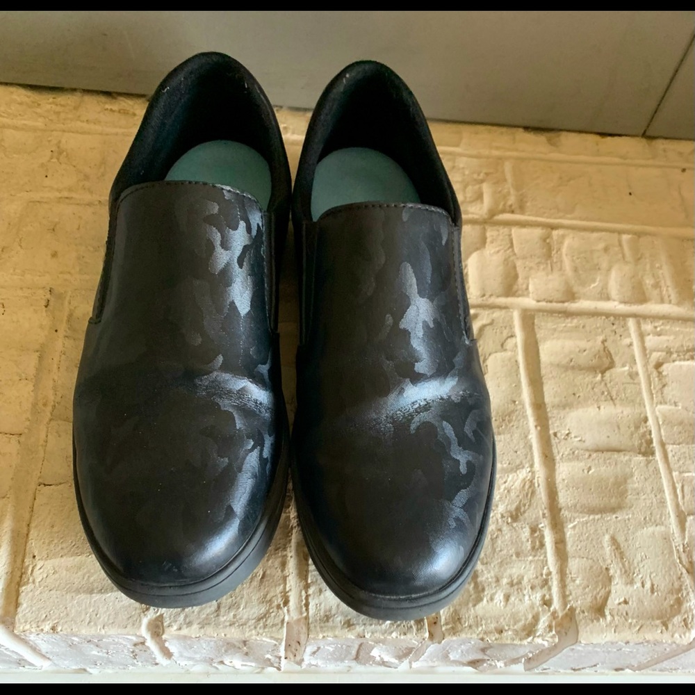Womens slip on black camo shoes